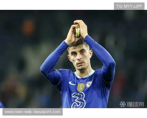 切尔西哈弗茨造点后点球主罚稳稳命中,展现顶级球技与心态 切尔西哈弗茨造点后点球主罚稳稳命中,展现顶级球技与心态