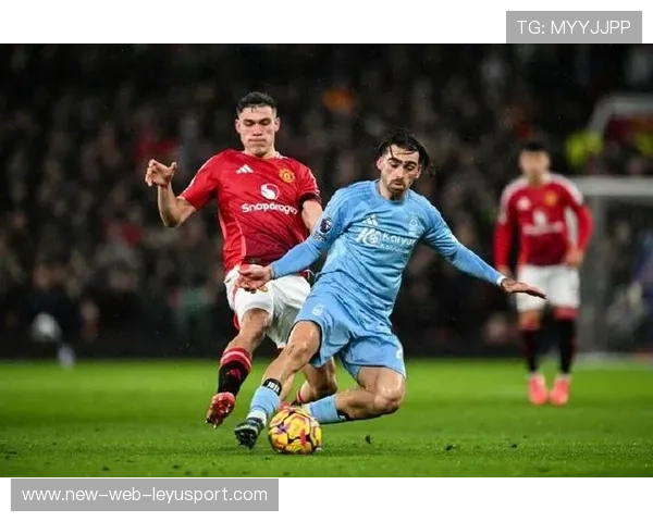 布鲁诺远距任意球精准入网曼联领先