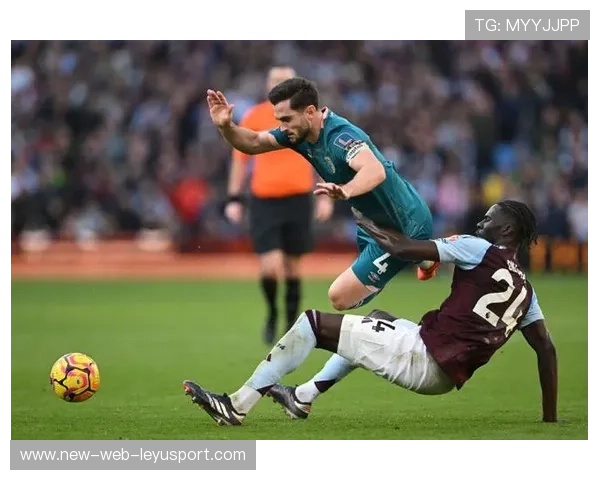 伯恩茅斯前场抢断形成射门